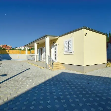 Holiday 4+2 With Pool Vodice