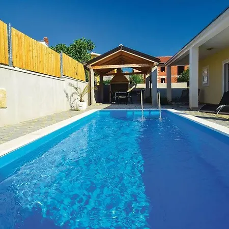 Holiday 4+2 With Pool Villa